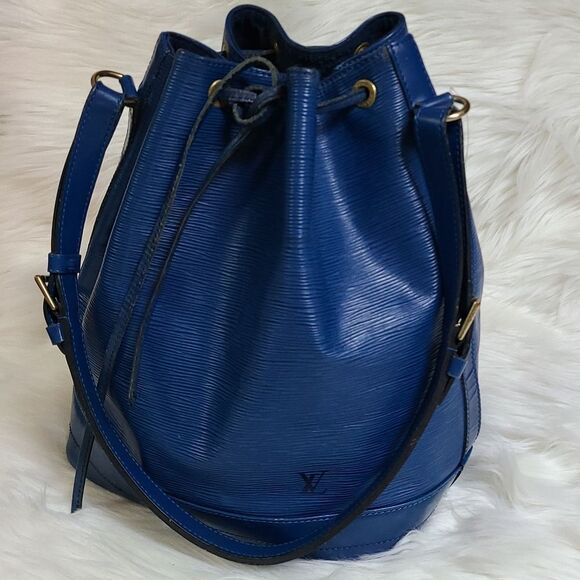 Louis Vuitton Handbags - 💯 Authentic Louis Vuitton Epi Noe Bag🍀